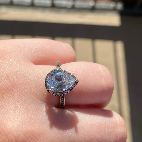 ☀️ Cubic Zirconia Teardrop Engagement Wedding Ring - Size 8 - Picture 7 of 8